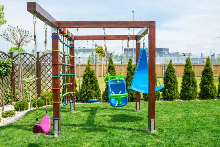 Huśtawka ogrodowa – dlaczego dzieci tak bardzo ją lubią?