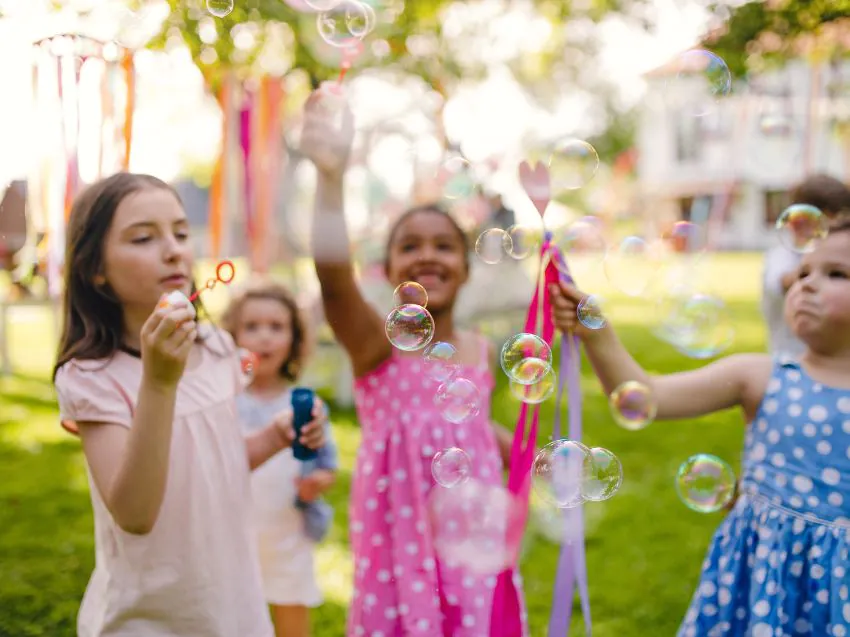 Dzień dziecka w ogrodzie – 10 pomysłów na zabawy dla najmłodszych